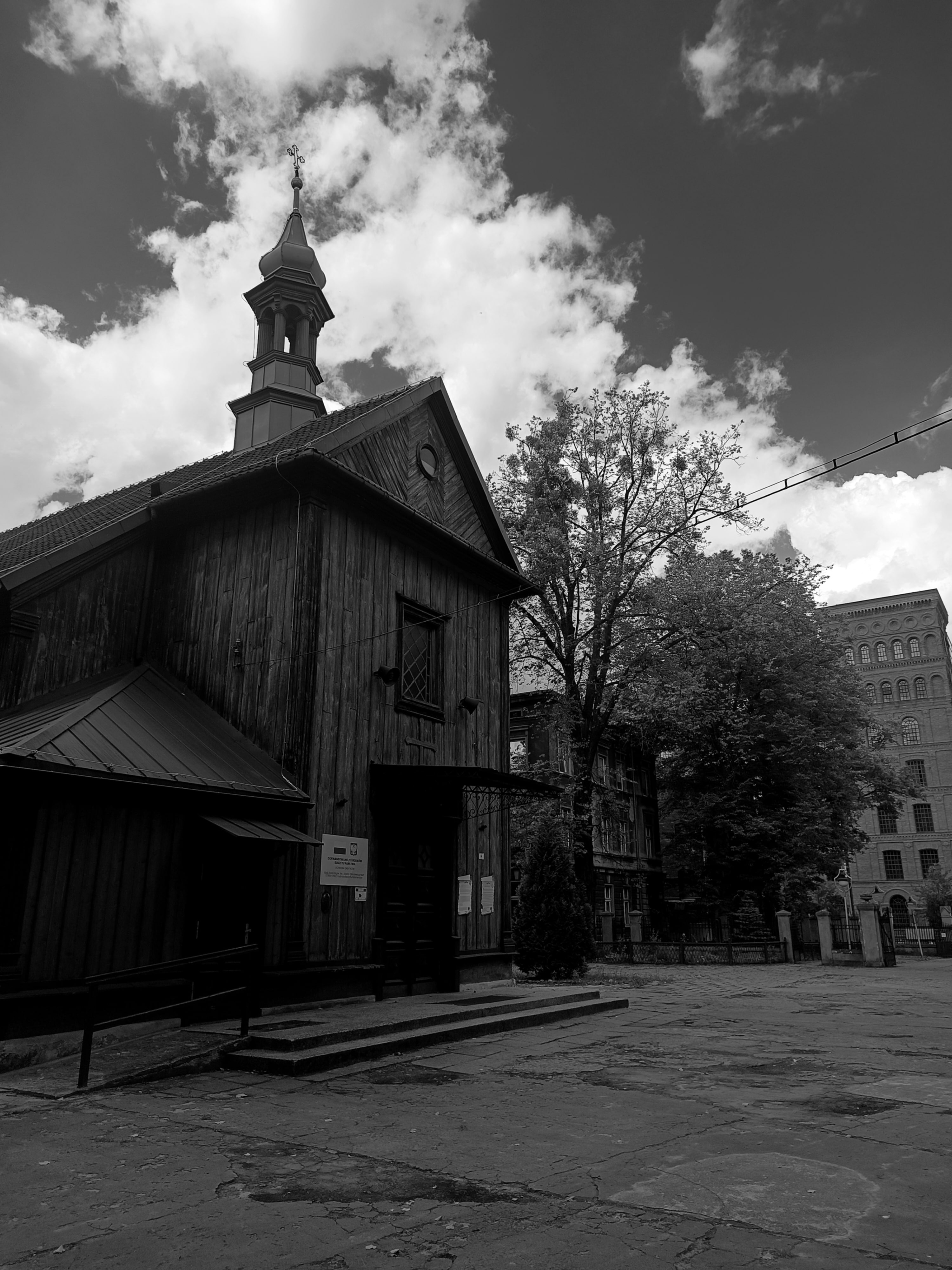 Zabytkowy kościół w centrum miasta